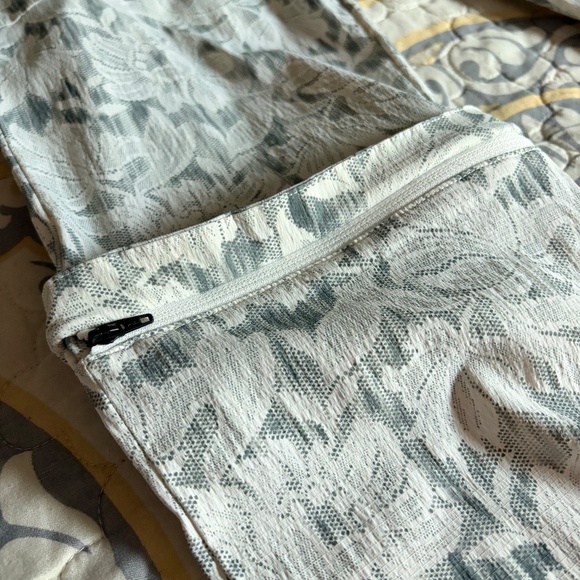 Athleta Trekkie Convertible Hike Pants, Ethereal Bloom Magnolia White, 4 - Picture 11 of 13